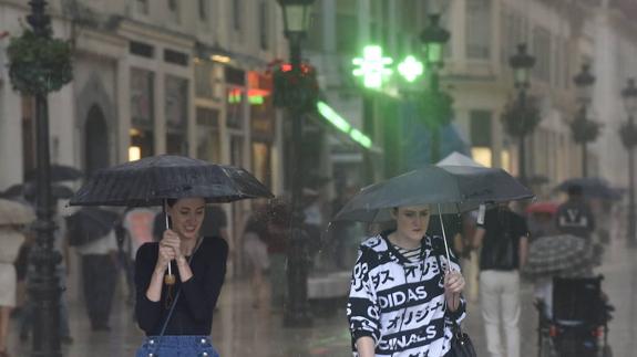 Los paraguas serán necesarios este domingo en Málaga.