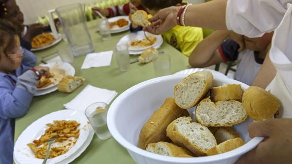 Los menús de los alumnos deberán ser saludables, basados en la dieta mediterránea y elaborados con productos locales y de temporada.