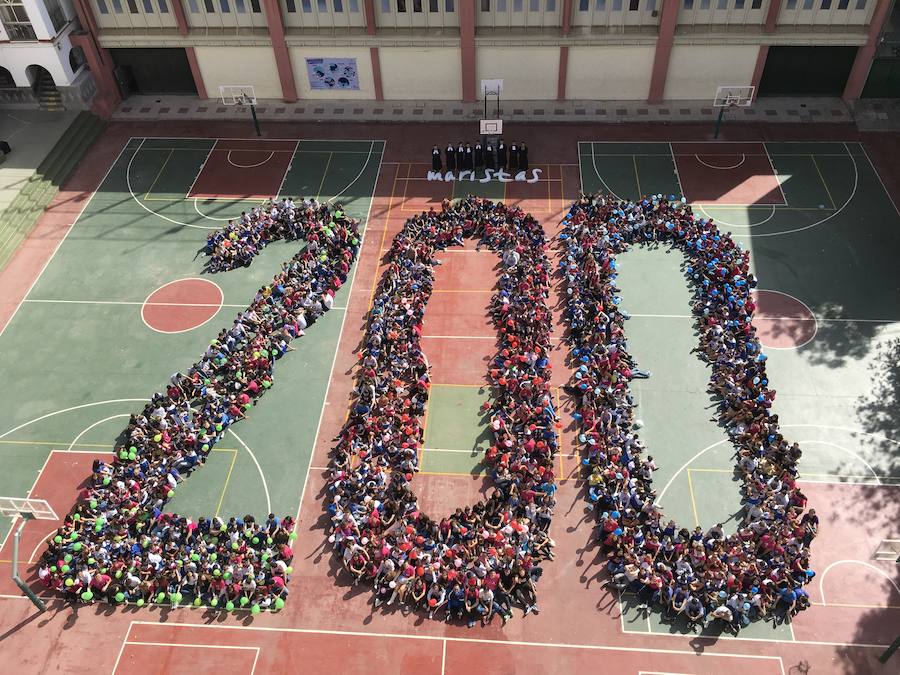 Alumnos del colegio forman un 200.