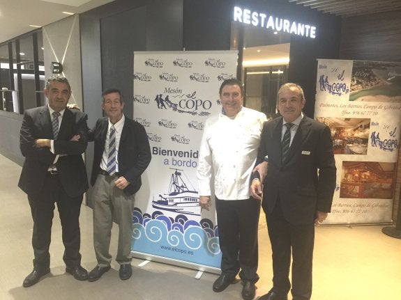 Francisco Chicón, Diego Mateo, Manuel Moreno y Fernando
López, el viernes en el restaurante de El Corte Inglés.
