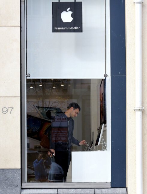 Tienda de Apple en la localidad irlandesa de Cork. :: PAUL FAITH / afp