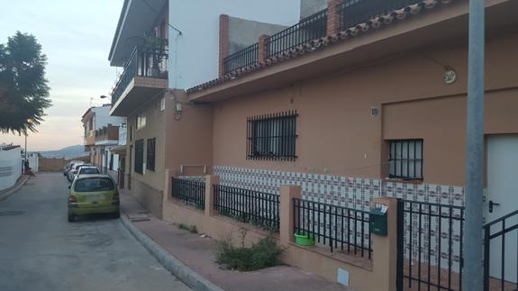 «Los veíamos salir a pasear con los perros, pero nunca con la niña»