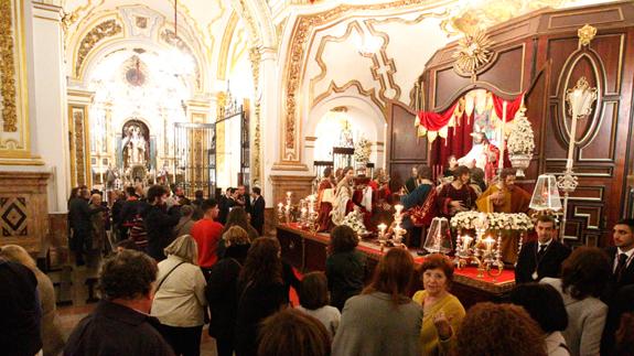 Altar montado por la Cena bajo el coro de la iglesia de los Mártires. 