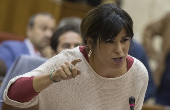 Teresa Rodríguez interviene en una sesión del Parlamento andaluz. :: Julio Muñoz / efe