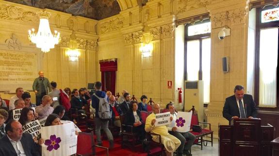El embajador armenio intervino ayer en el Ayuntamiento con la sillería llena de ciudadanos de esta nacionalidad.