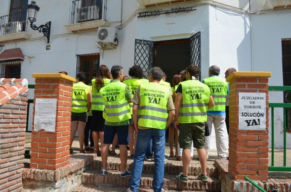 Los funcionarios de los juzgados torroxeños han protagonizado numerosas acciones de protesta. :: e. cabezas
