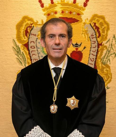 El decano del Colegio de Abogados de Málaga Francisco Javier Lara recibe el premio 'Jurista del Año'