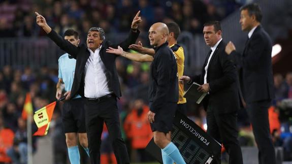 Juande Ramos, en un momento del partido en el Camp Nou 