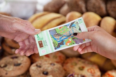 Las monedas locales se extienden por España para fomentar                            el comercio de proximidad