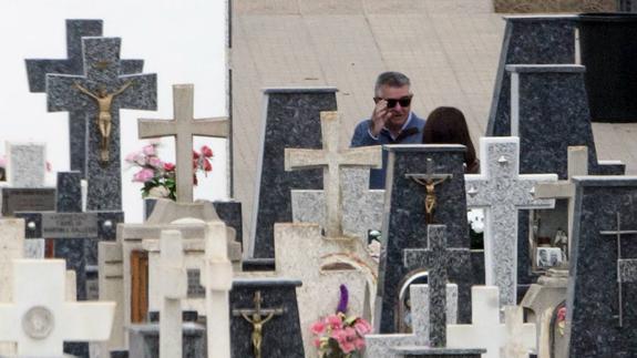 Roca ha visitado este domingo el cementerio de San Antón.