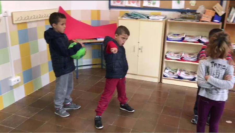 Secuncia del 'mannequin challenge' del Colegio Miguel de Cervantes de Málaga.