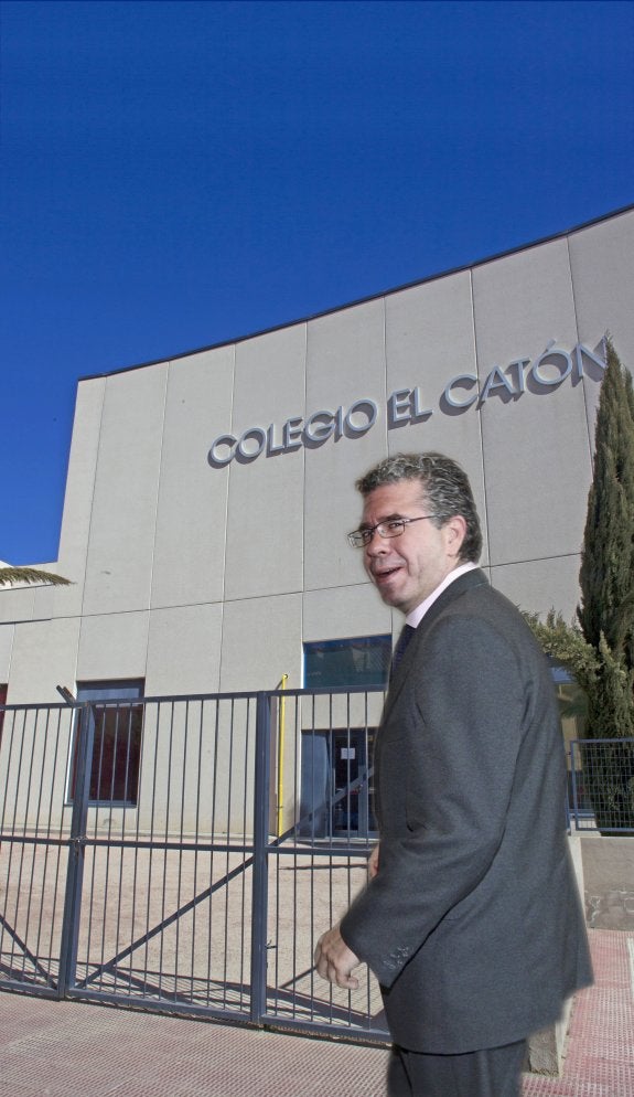 El juez investiga si Granados cobró comisiones por la construcción de 20 colegios