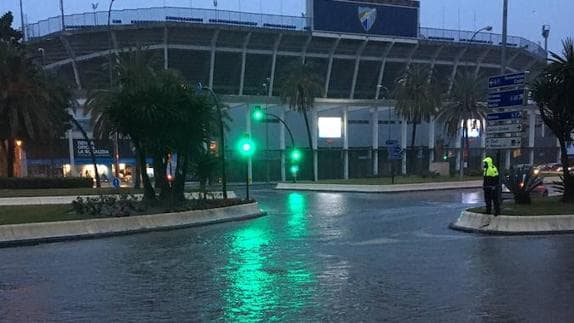 Muchas zonas de la provincia registran balsas de agua desde primera hora.