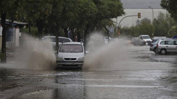 Balsas de agua en la carretera Azucarera-Intelhorce.