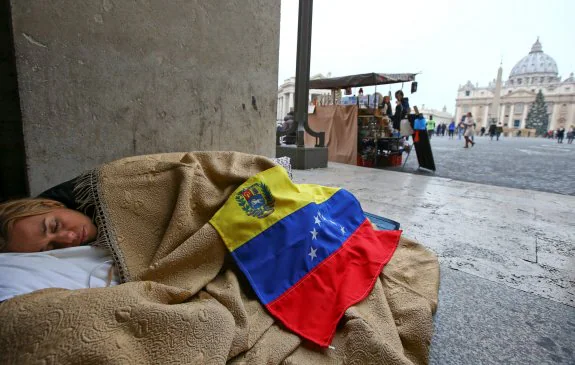 Lilian Tintori, esposa del opositor venezolano encarcelado Leopoldo López, protesta en Roma. :: Reuters
