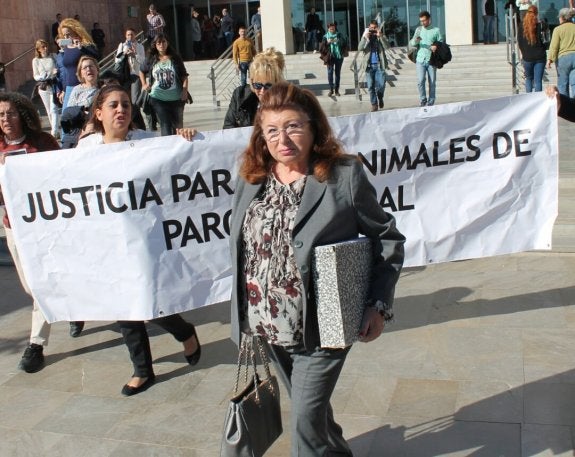 La principal acusada, al llegar a la Ciudad de la Justicia. :: a. g.