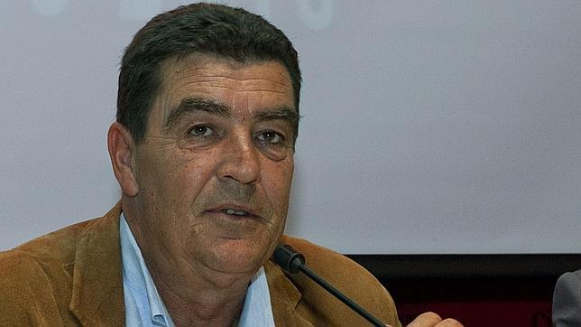 Emilio Calatayud: "Igual que yo no le doy un cigarro a mi hijo de dos años no le puedo dar el móvil para que se entretenga"