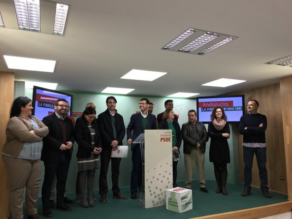 Los cargos públicos del PSOE alzaron ayer la voz contra el resultado de la votación del miércoles.