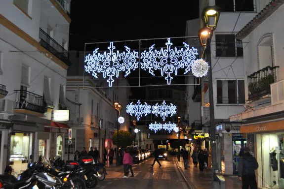 Nueva decoración navideña instalada en la calle Terraza. :: L.P.