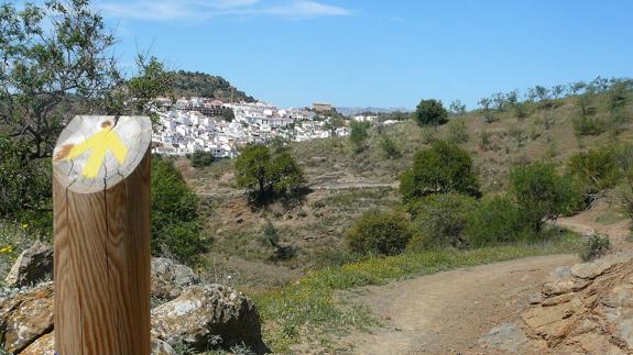 Vista de Almogía desde el tramo mozárabe del Camino.