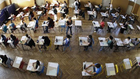 Los 24.000 alumnos que no aprobaron la PAU en 2016 están exentos de selectividad