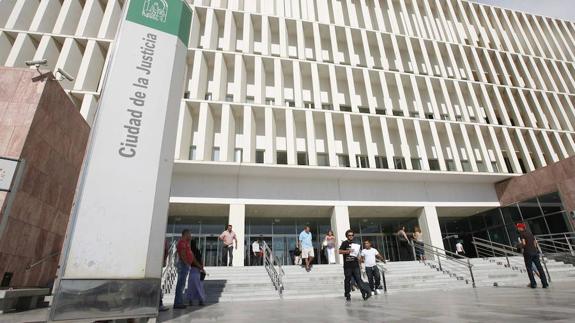 Los Juzgados de lo Mercantil y de Primera Instancia son los que llevan estos asuntos.