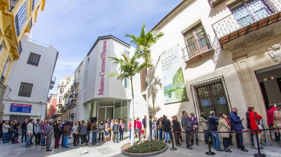 Cola de personas para acceder al Museo Thyssen