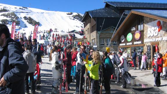 Abierta la inscripción para las escapadas a Sierra Nevada a precios reducidos dirigidas a jóvenes malagueños