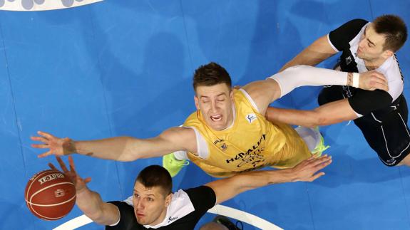 Omic ya admite la posibilidad de salir cedido al Unicaja