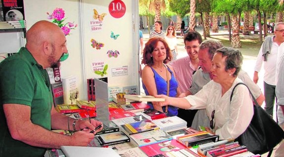 Agapea tiene expositor en la Feria del Libro de Málaga y organiza decenas de actividades durante todo el año. 