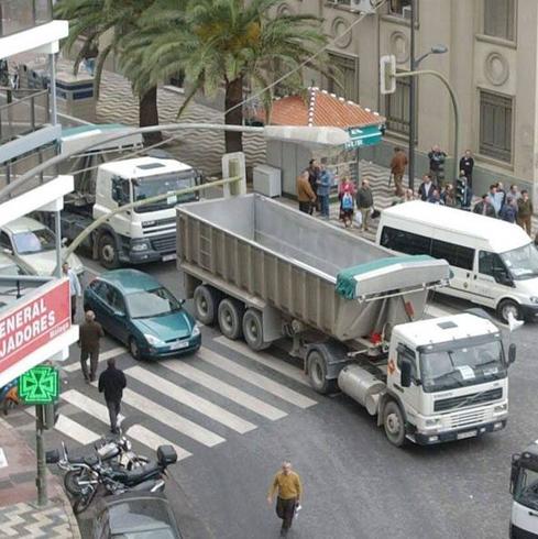 Málaga limitará este año el paso de camiones de gran tonelaje por la capital