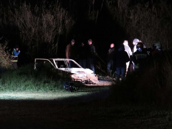 Vehículo que apareció calcinado anoche en Cabopino. :: josele-lanza