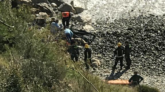 Playa de Las Alberquillas, donde se ha rescatado el cadáver. 