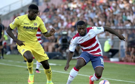 N’Diaye presiona a Boga en un enfrentamiento de esta campaña entre el Villarreal y el Granada.