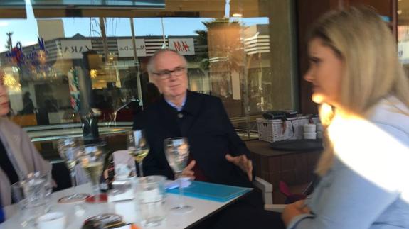 La foto de Arthur Ryan tiene menos calidad que valor informativo. Aquí, en Puerto Banús 