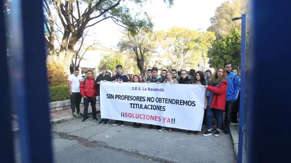 Los alumnos, durante la protesta.