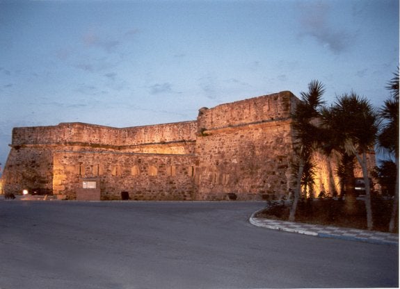 Castillo de la Duquesa, cuyo entorno fue declarado Bien de Interés Cultural en 2005. 