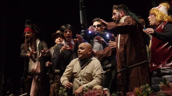 La murga ‘Los doblaos’ abrió la octava preliminar. 