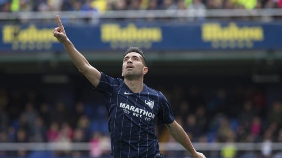 El delantero brasileño del Málaga CF Charles Dias celebra su gol marcado al Villarreal CF.