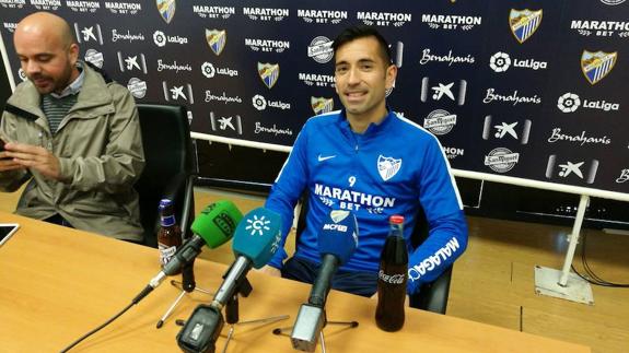 Charles, ayer en la rueda de prensa posterior al entrenamiento.
