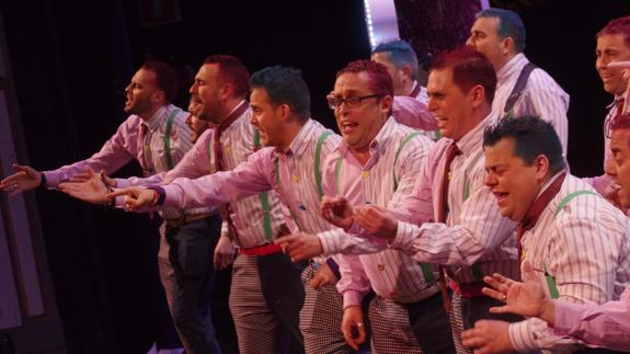 La murga 'Salimos o no', triunfadora de la final.