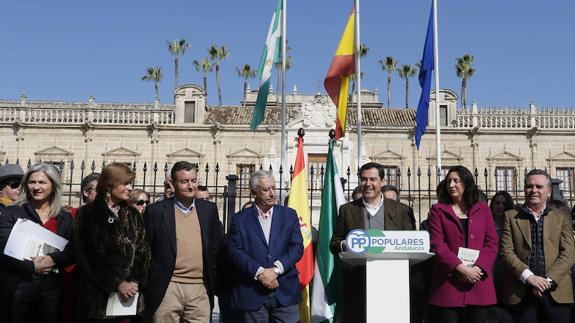 Esperanza Oña, Antonio Sanz, Javier Arenas, Juanma Moreno, Loles López Gabarro y Juan Bueno.