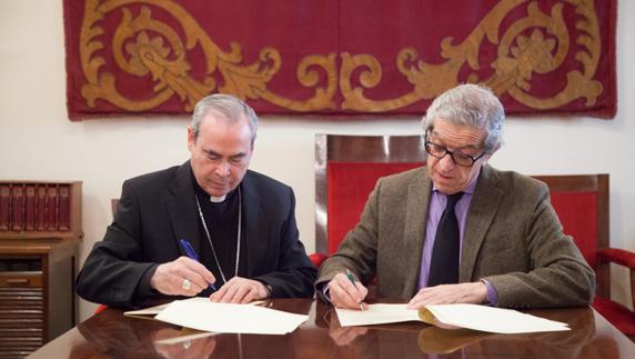 Jesús Catalá y Braulio Medel, durante la firma del acuerdo. 