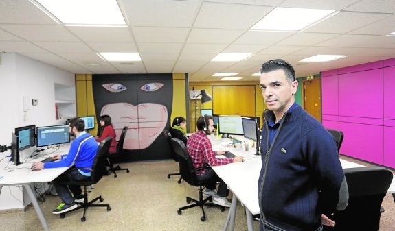 Enrique Parrilla, en las oficinas centrales de Lantia, donde se desarolla el I+D. 