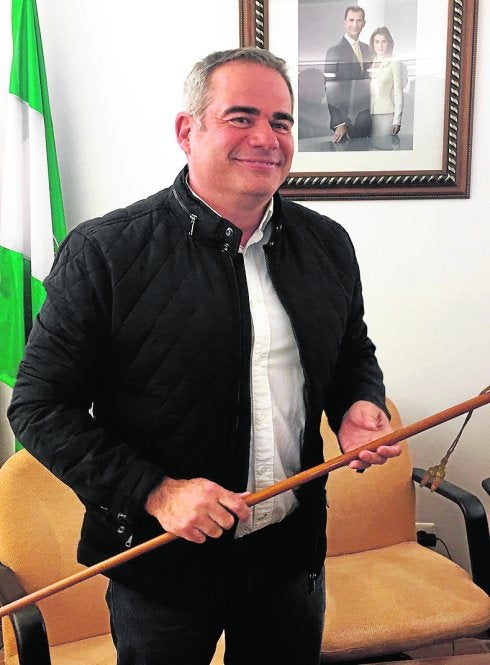 El nuevo alcalde de Frigiliana, Alejandro Herrero, tiene 46 años. :: e. c.