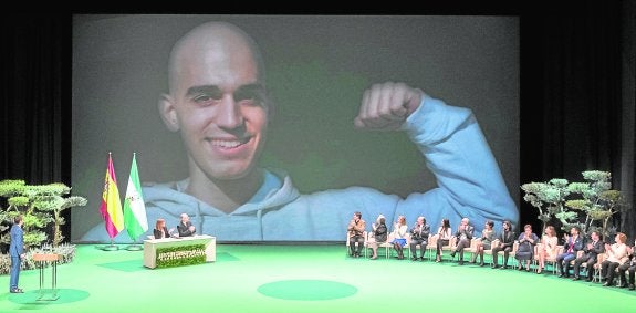 Imagen de Pablo Ráez en el Teatro de la Maestranza. :: efe