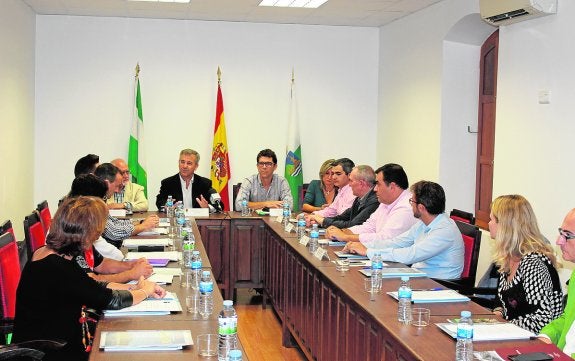 Reunión de municipios que defienden la candidatura de Sierra Bermeja a Parque Nacional. 