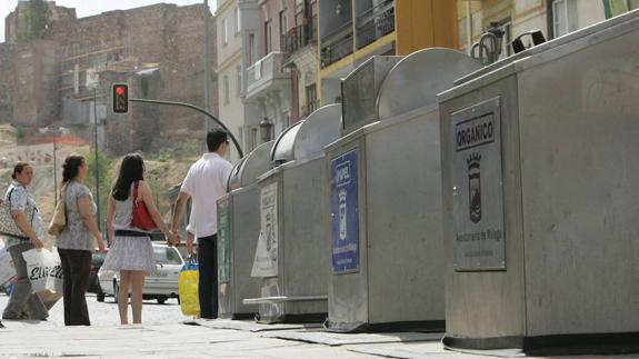 Vista de los puntos de recogida de basura que se encuentran soterrados en algunas de las calles del centro