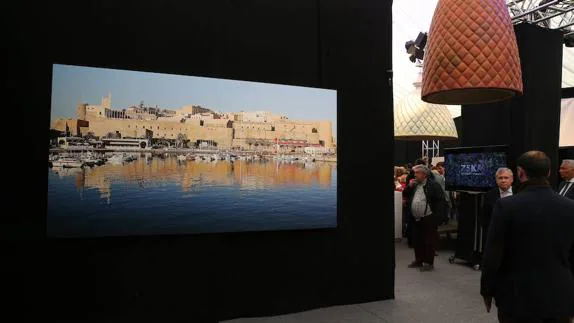 Vista de la exposición sobre Melilla en la plaza de la Marina.