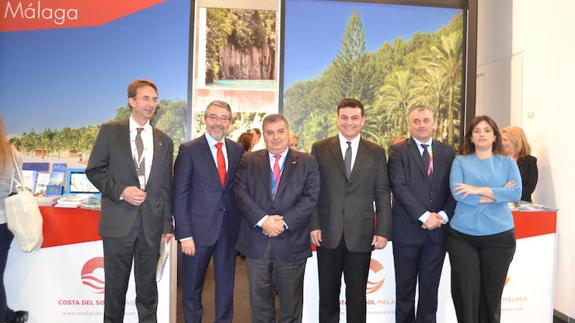Foto de familia tras el acuerdo para celebrar en la Costa un congreso mundial. 